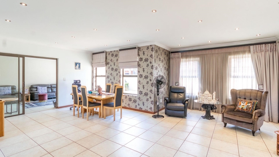 4 Bedroom Property for Sale in Beyerspark Gauteng