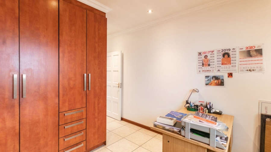 4 Bedroom Property for Sale in Beyerspark Gauteng