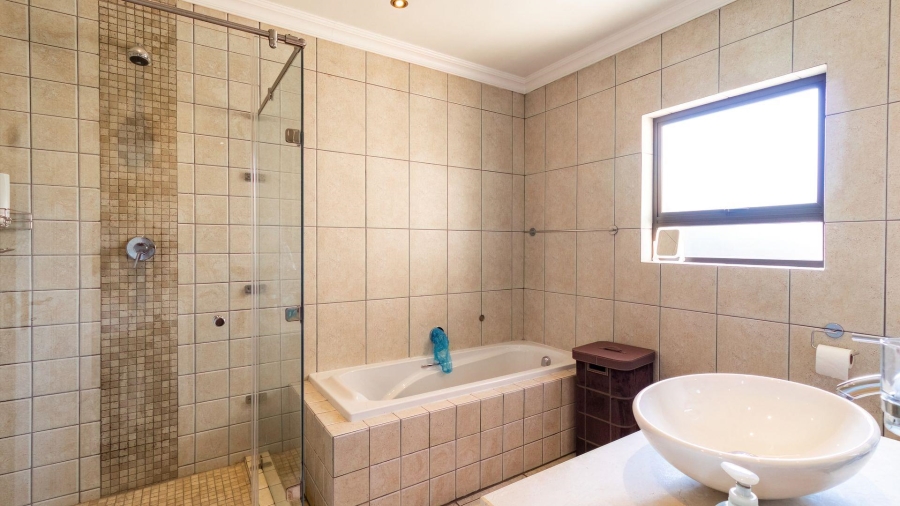 4 Bedroom Property for Sale in Beyerspark Gauteng