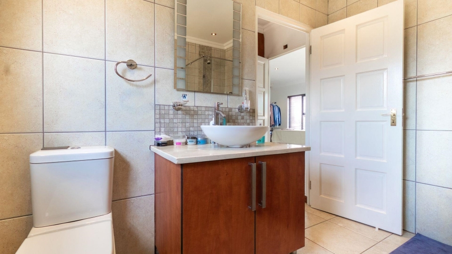 4 Bedroom Property for Sale in Beyerspark Gauteng