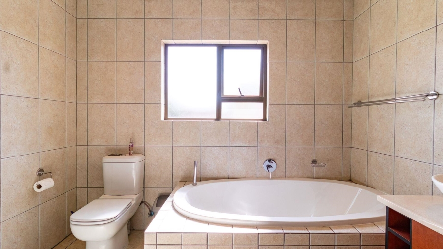 4 Bedroom Property for Sale in Beyerspark Gauteng