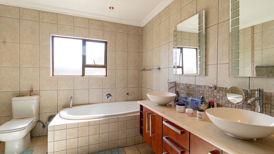 4 Bedroom Property for Sale in Beyerspark Gauteng