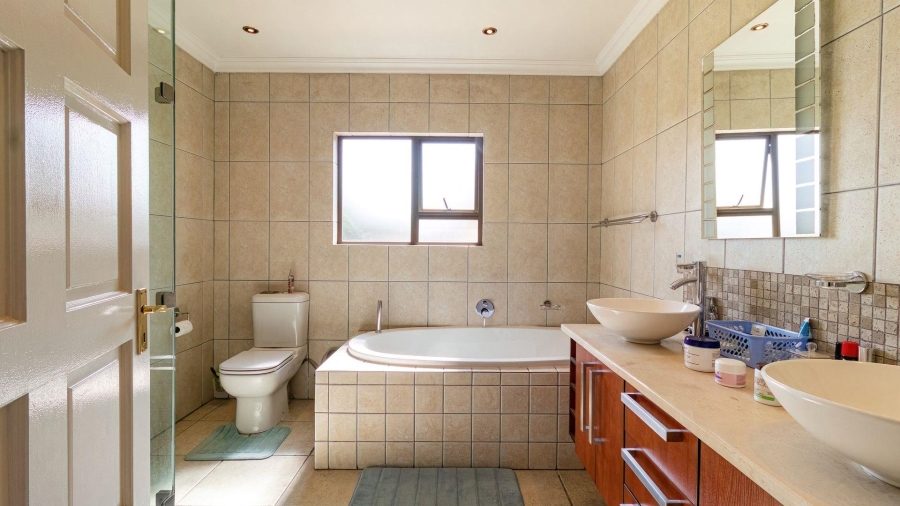 4 Bedroom Property for Sale in Beyerspark Gauteng