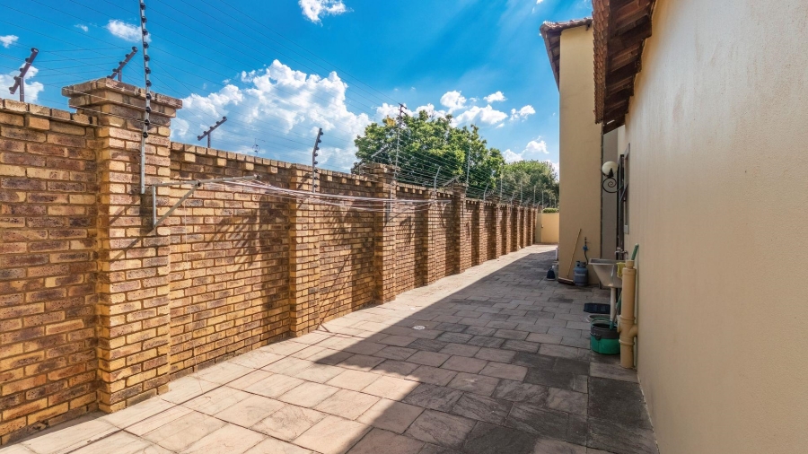 4 Bedroom Property for Sale in Beyerspark Gauteng