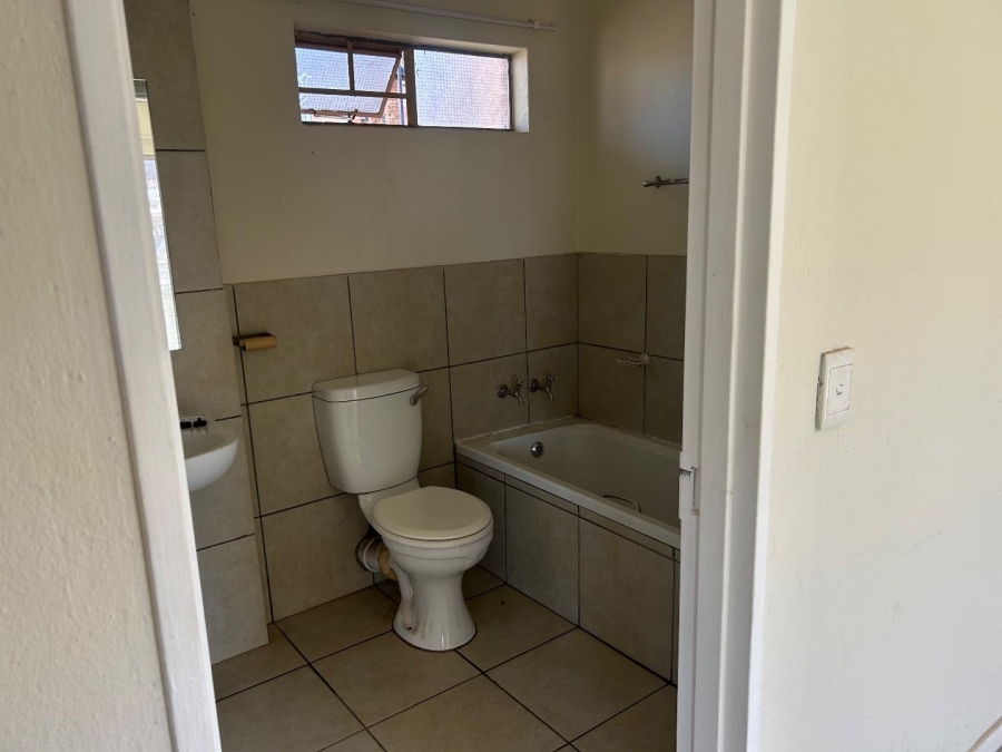 2 Bedroom Property for Sale in Lotus Gardens Gauteng