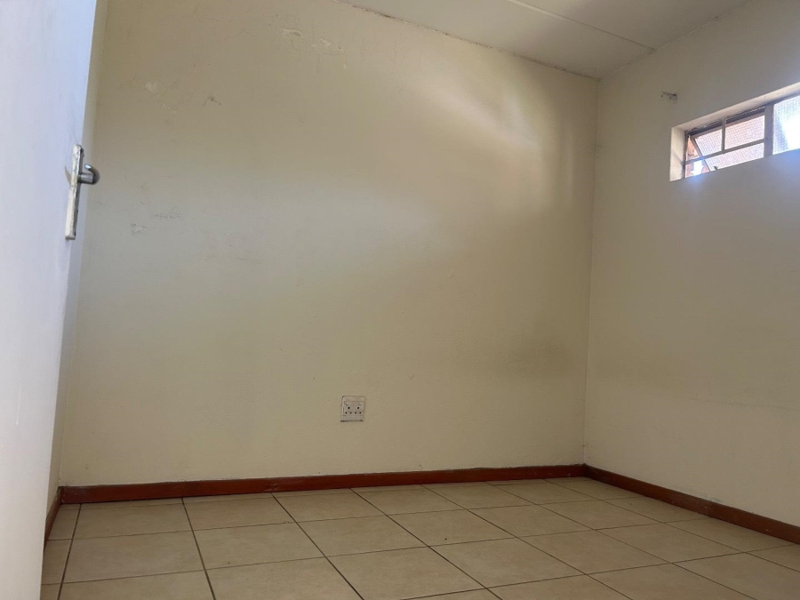2 Bedroom Property for Sale in Lotus Gardens Gauteng