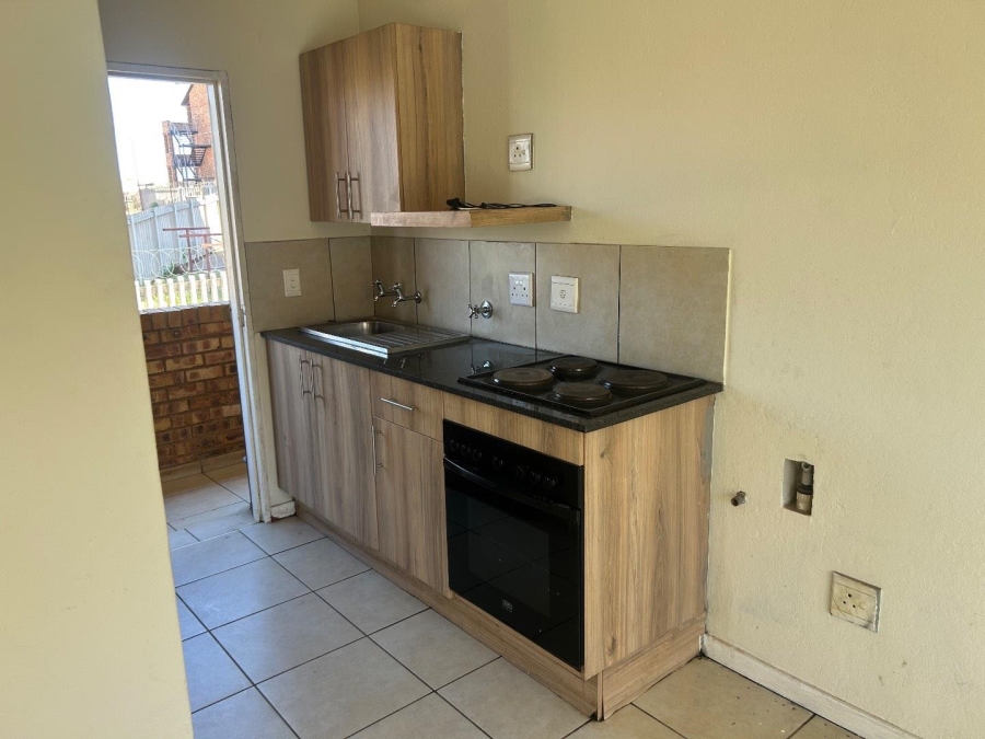 2 Bedroom Property for Sale in Lotus Gardens Gauteng