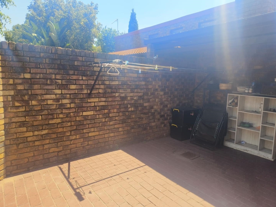 To Let 3 Bedroom Property for Rent in Weavind Park Gauteng