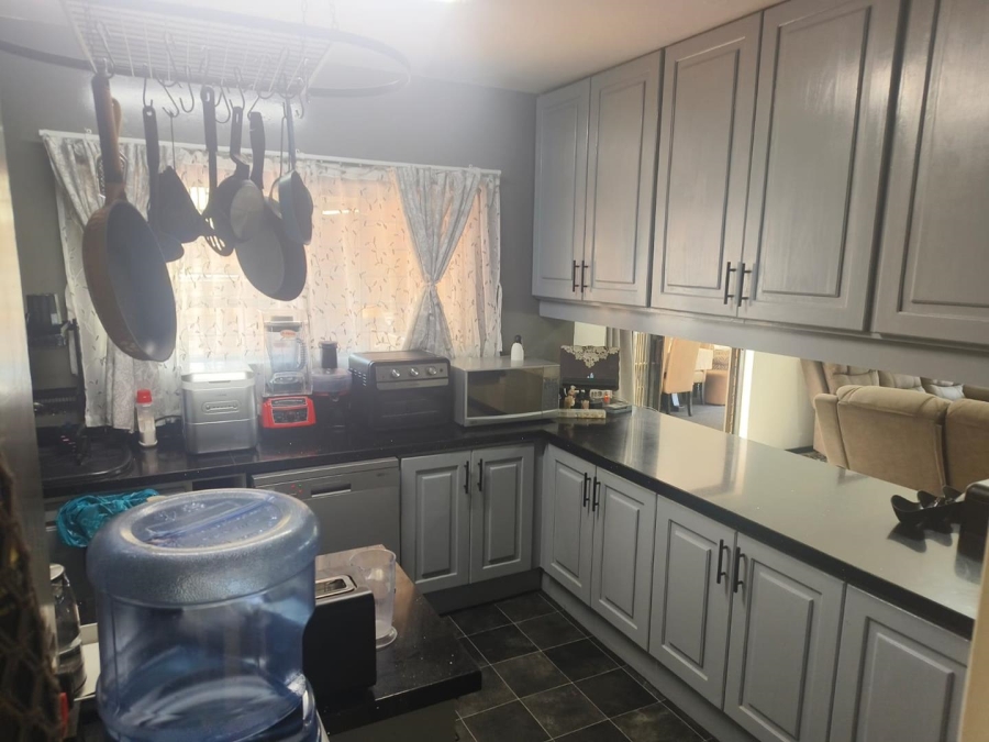 To Let 3 Bedroom Property for Rent in Weavind Park Gauteng