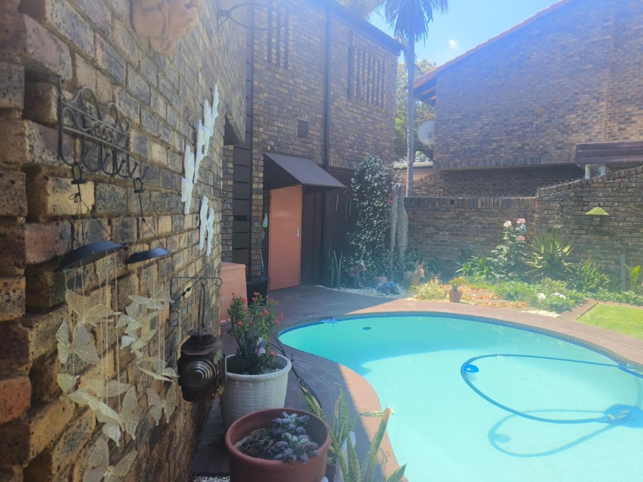 To Let 3 Bedroom Property for Rent in Weavind Park Gauteng