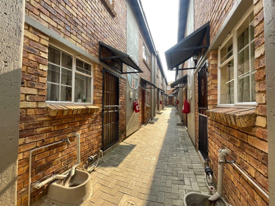2 Bedroom Property for Sale in Birchleigh Gauteng
