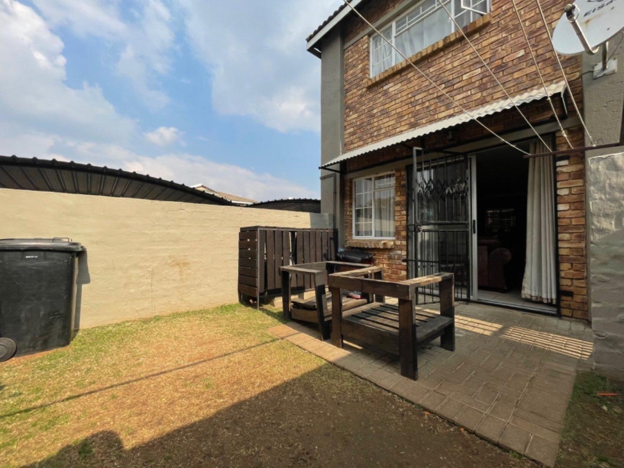 2 Bedroom Property for Sale in Birchleigh Gauteng