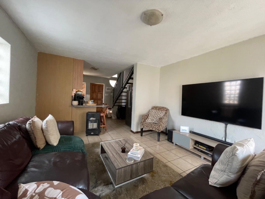 2 Bedroom Property for Sale in Birchleigh Gauteng
