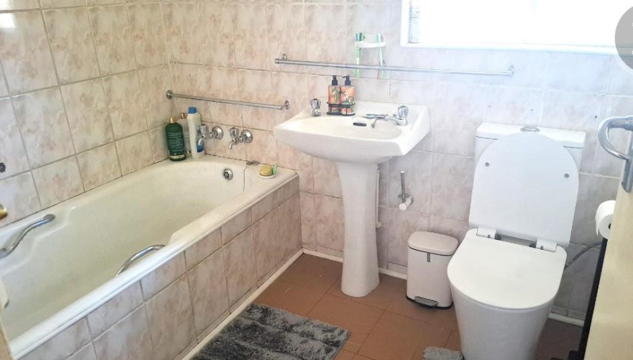 3 Bedroom Property for Sale in Birch Acres Gauteng
