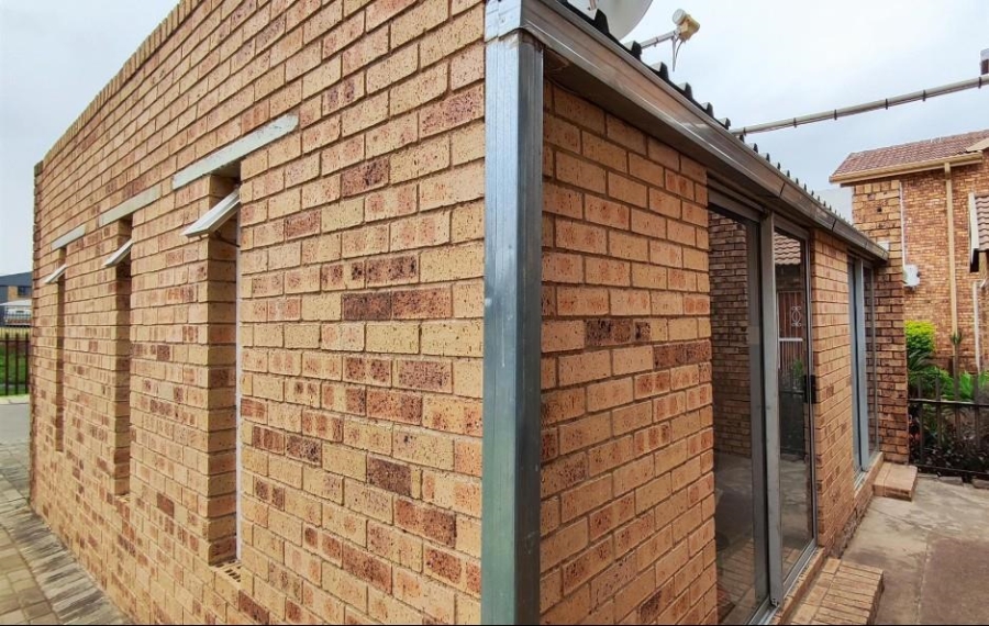 2 Bedroom Property for Sale in Terenure Gauteng