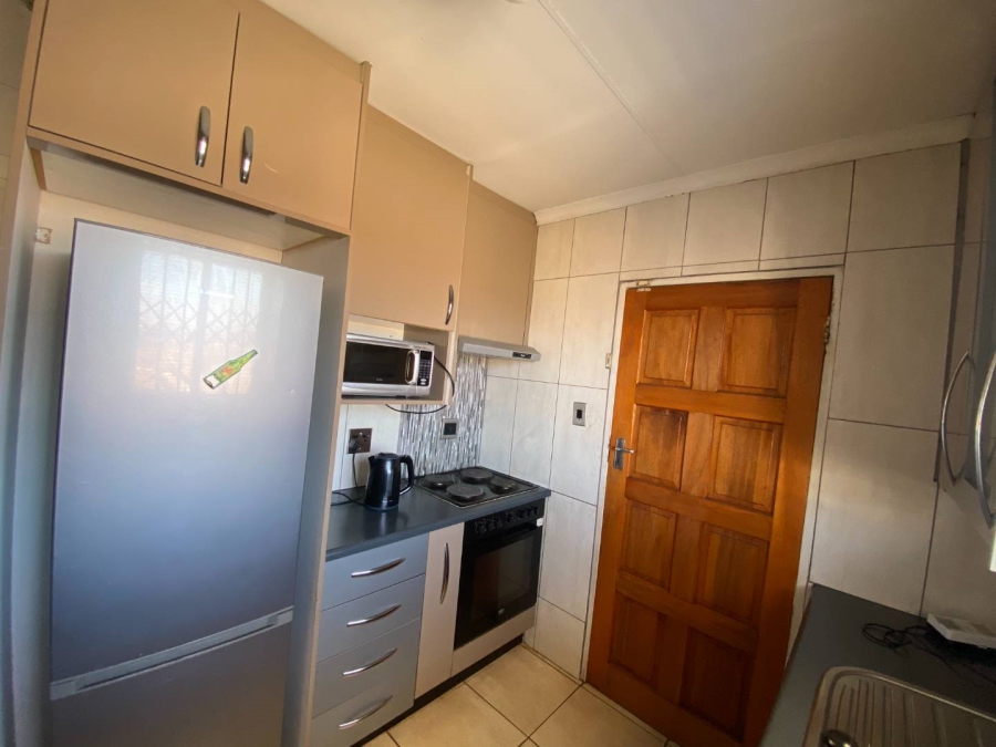 To Let 2 Bedroom Property for Rent in Groblerpark Gauteng