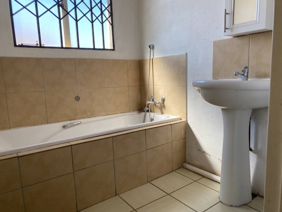To Let 2 Bedroom Property for Rent in Groblerpark Gauteng