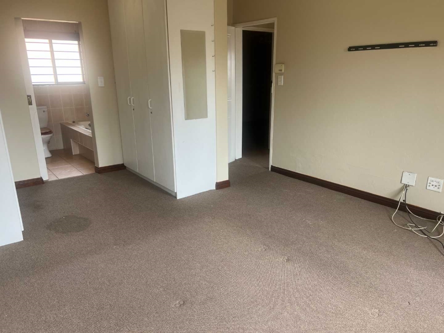 To Let 4 Bedroom Property for Rent in Lonehill Gauteng