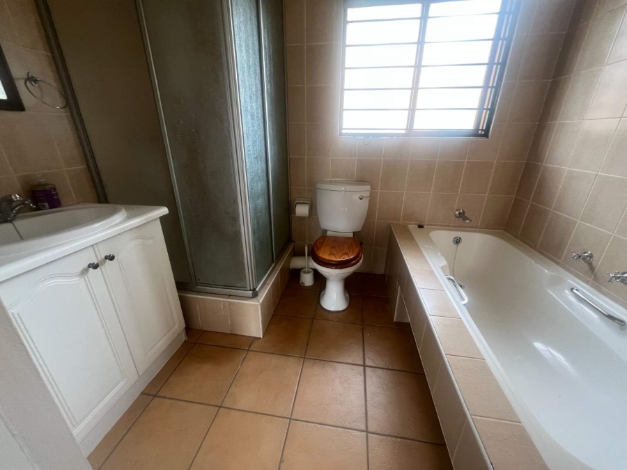 To Let 4 Bedroom Property for Rent in Lonehill Gauteng