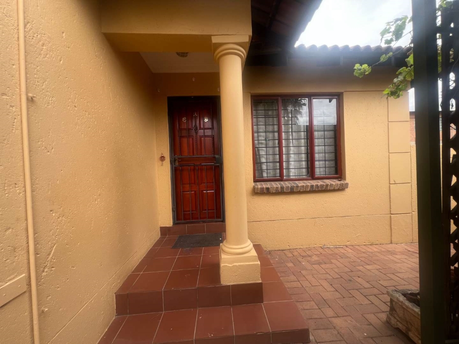 To Let 4 Bedroom Property for Rent in Lonehill Gauteng
