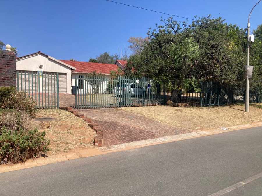 4 Bedroom Property for Sale in Wilro Park Gauteng