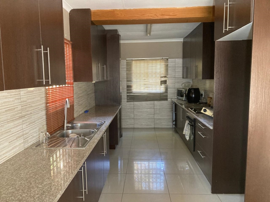 4 Bedroom Property for Sale in Wilro Park Gauteng