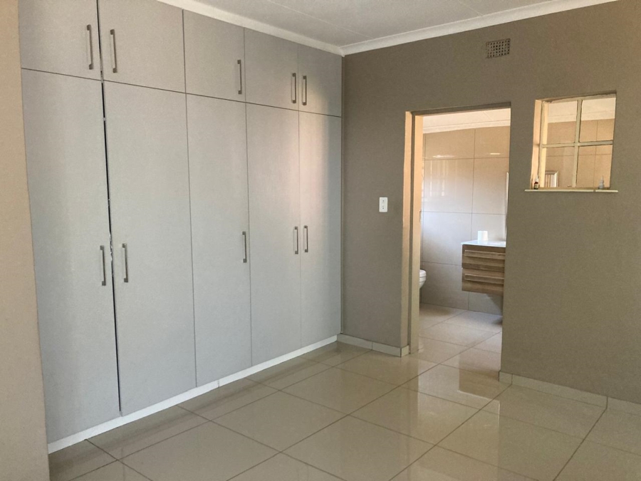 4 Bedroom Property for Sale in Wilro Park Gauteng