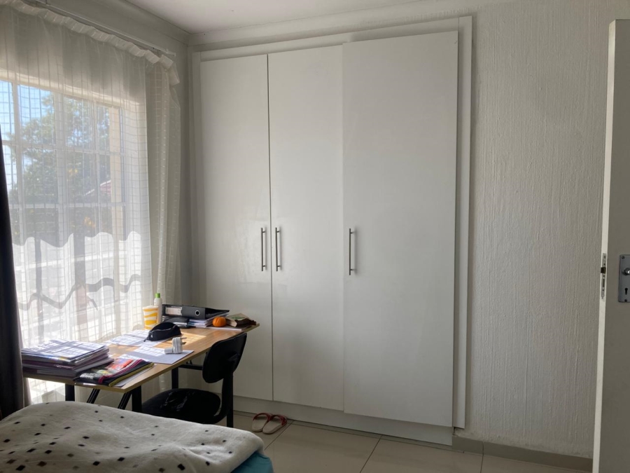 4 Bedroom Property for Sale in Wilro Park Gauteng