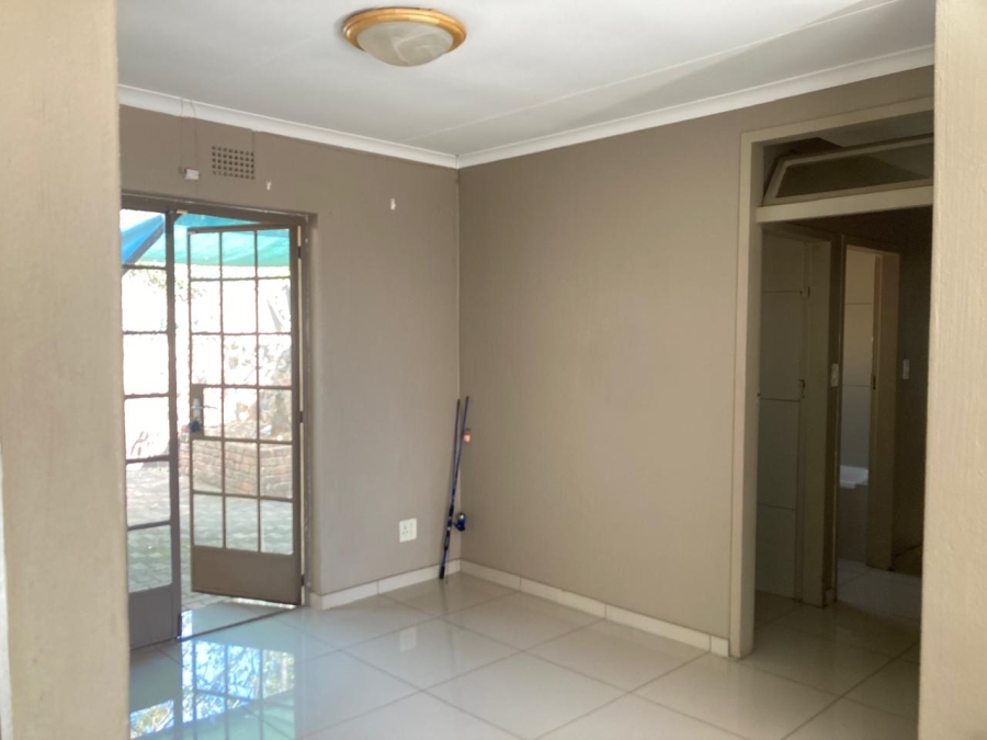 4 Bedroom Property for Sale in Wilro Park Gauteng
