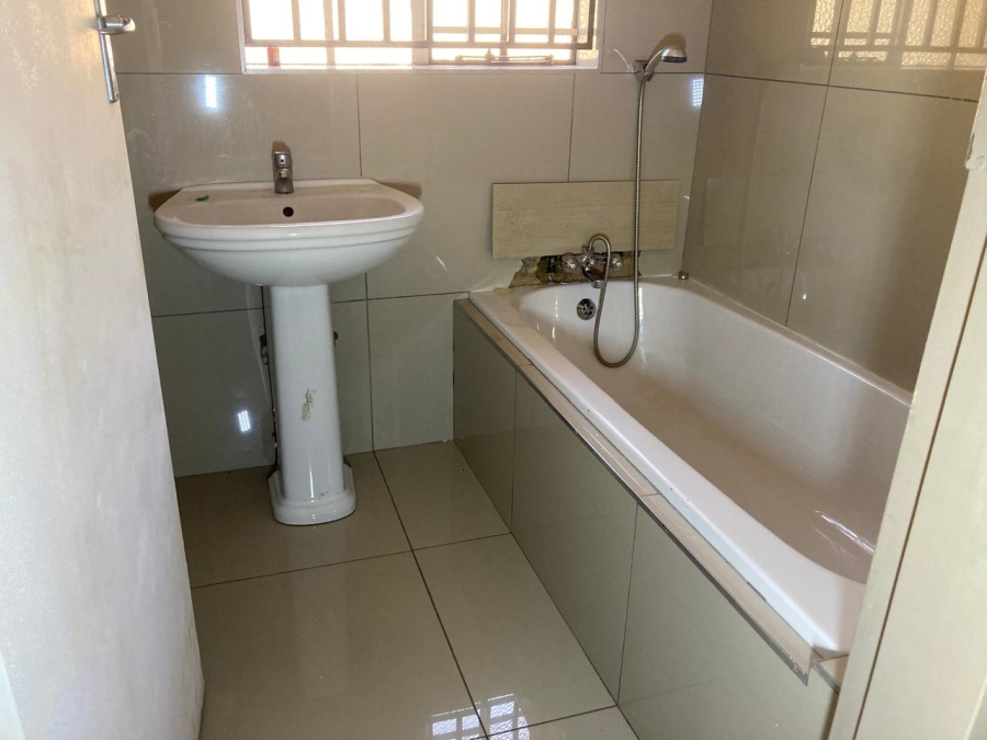 4 Bedroom Property for Sale in Wilro Park Gauteng