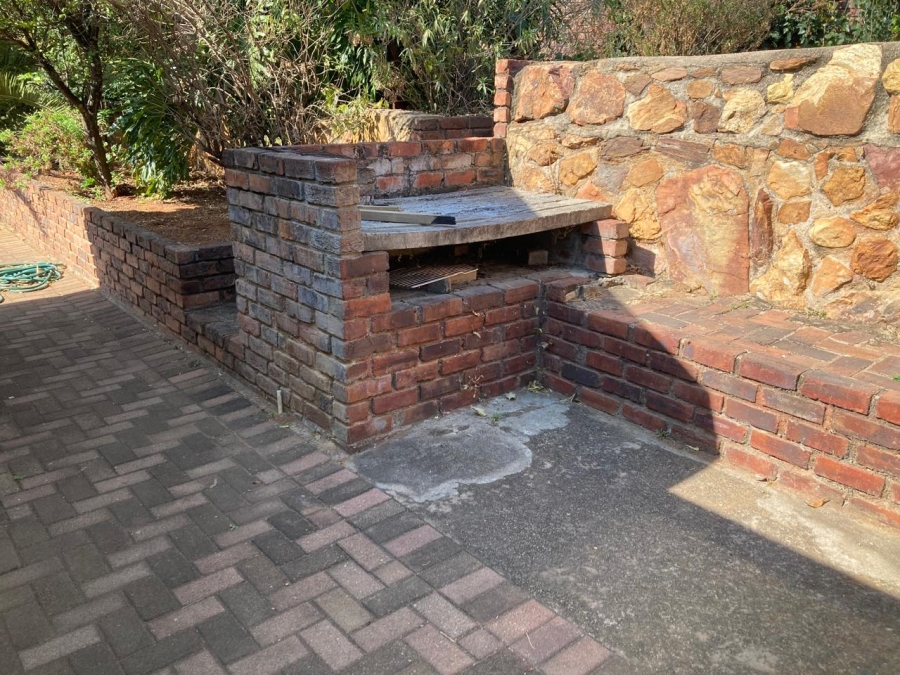 4 Bedroom Property for Sale in Wilro Park Gauteng