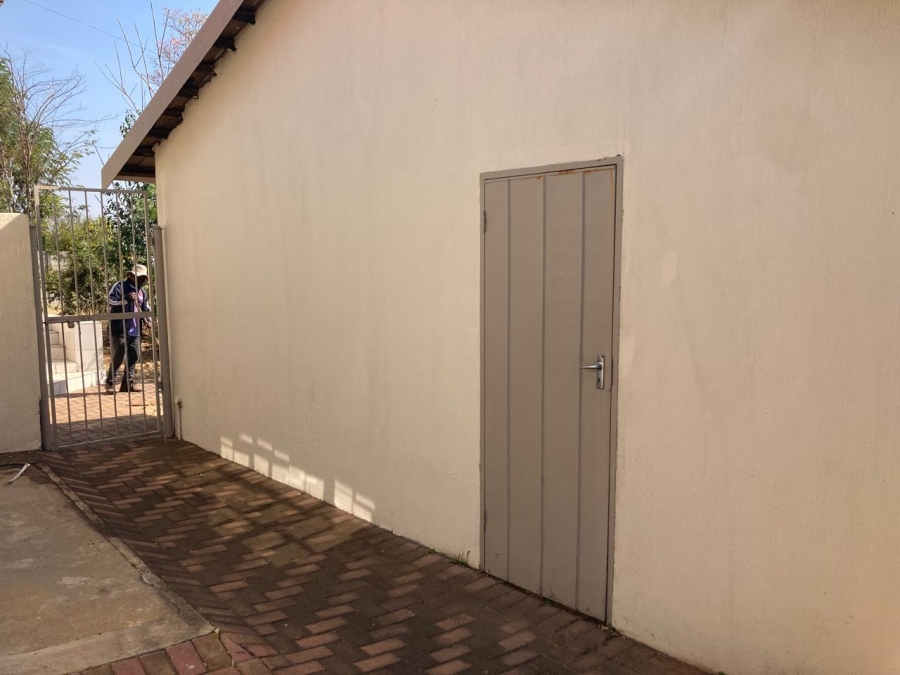 4 Bedroom Property for Sale in Wilro Park Gauteng