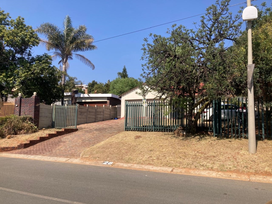 4 Bedroom Property for Sale in Wilro Park Gauteng