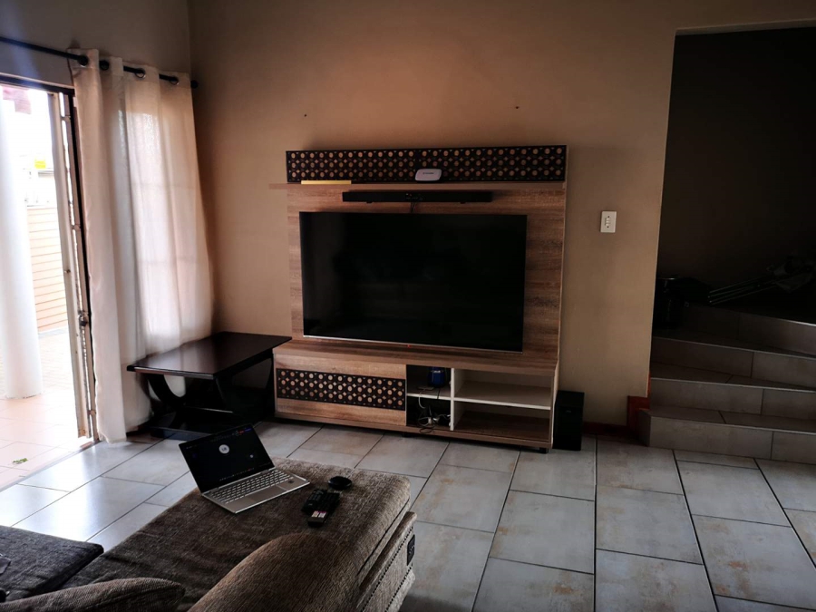 To Let 3 Bedroom Property for Rent in Liefde en Vrede Gauteng