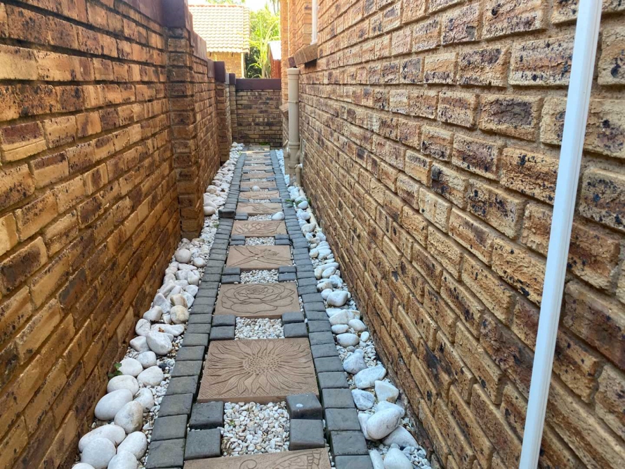 To Let 2 Bedroom Property for Rent in Wilgeheuwel Gauteng
