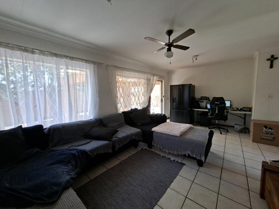 To Let 2 Bedroom Property for Rent in Buccleuch Gauteng