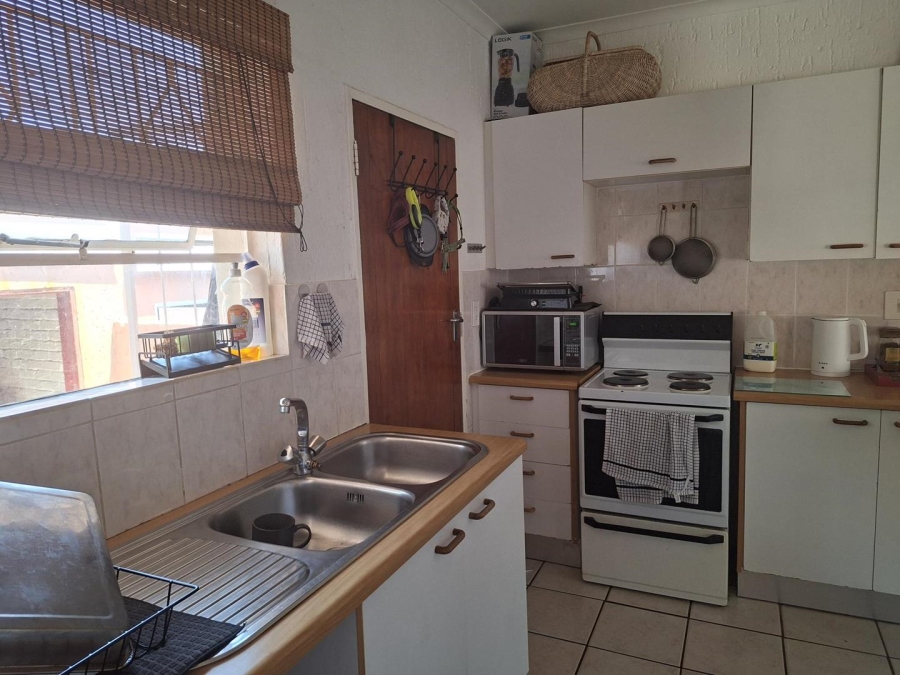 To Let 2 Bedroom Property for Rent in Buccleuch Gauteng