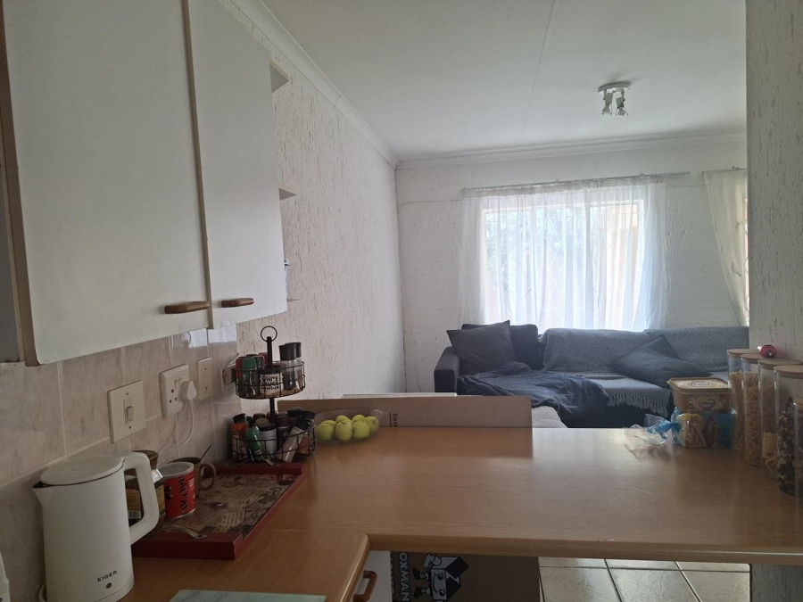 To Let 2 Bedroom Property for Rent in Buccleuch Gauteng