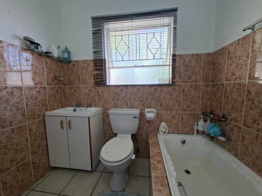 To Let 2 Bedroom Property for Rent in Buccleuch Gauteng