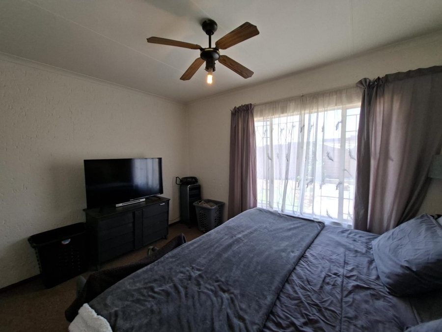 To Let 2 Bedroom Property for Rent in Buccleuch Gauteng