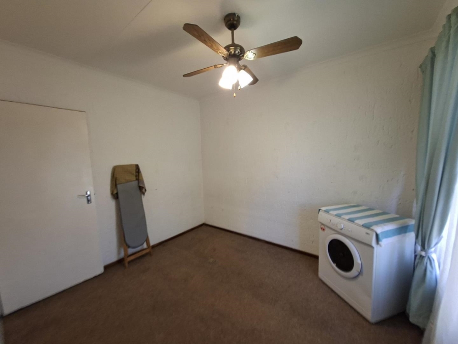 To Let 2 Bedroom Property for Rent in Buccleuch Gauteng
