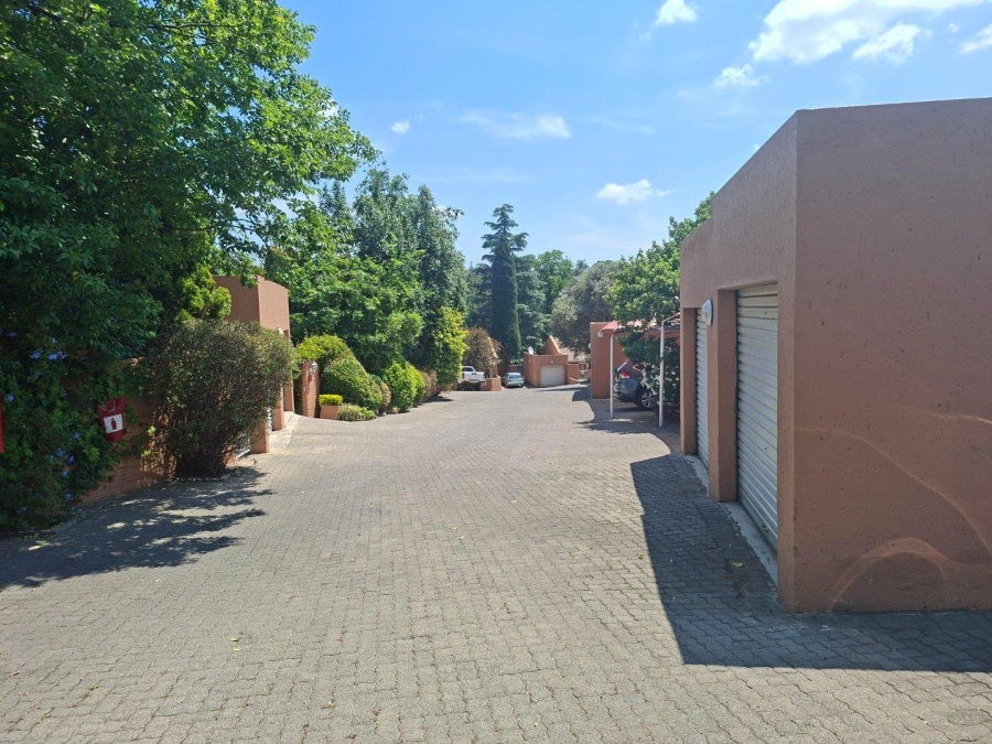 To Let 2 Bedroom Property for Rent in Buccleuch Gauteng