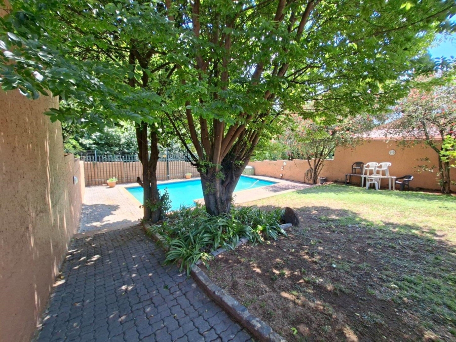 To Let 2 Bedroom Property for Rent in Buccleuch Gauteng