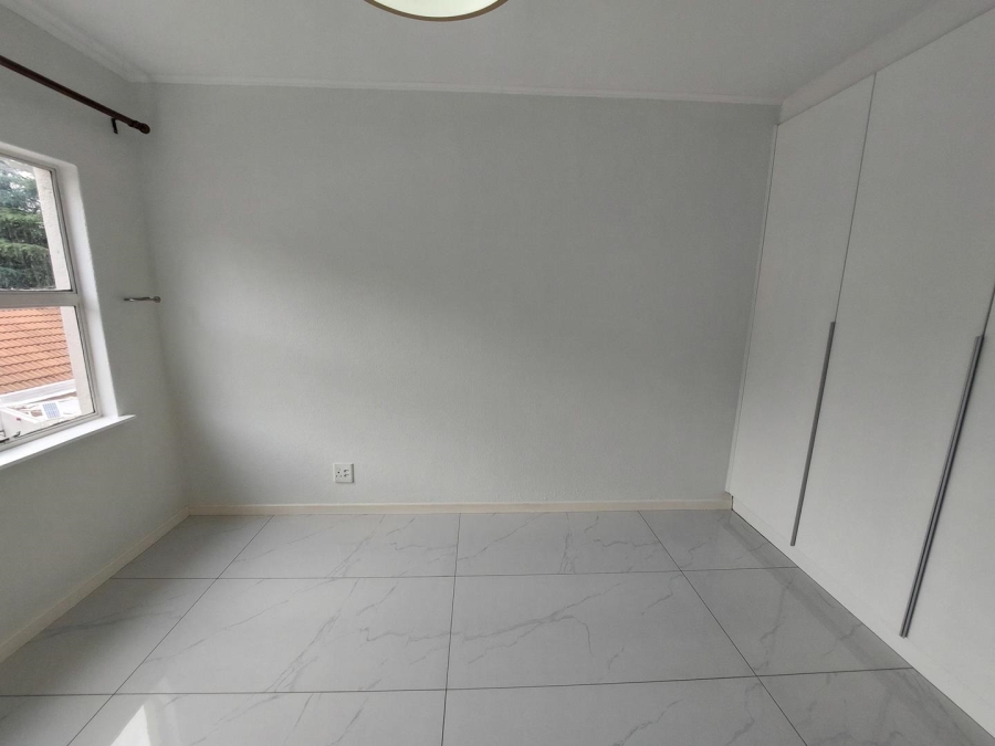 To Let 2 Bedroom Property for Rent in Bryanston Gauteng