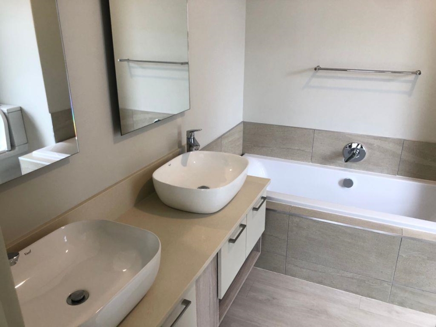 To Let 2 Bedroom Property for Rent in Rosebank Gauteng