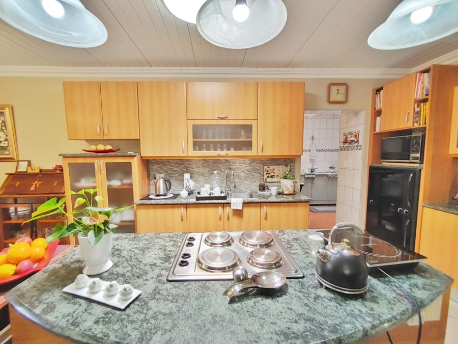 To Let 3 Bedroom Property for Rent in Eldopark Gauteng