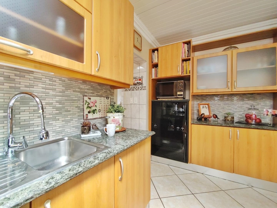 To Let 3 Bedroom Property for Rent in Eldopark Gauteng
