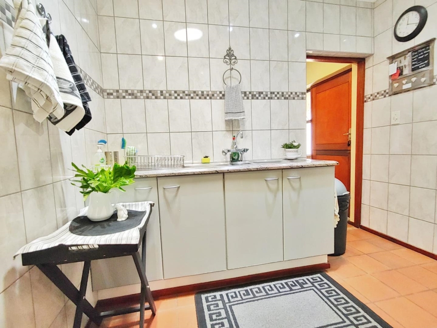 To Let 3 Bedroom Property for Rent in Eldopark Gauteng