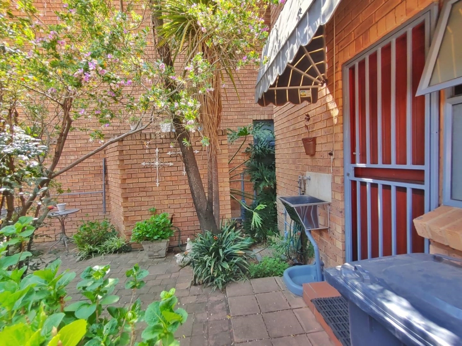 To Let 3 Bedroom Property for Rent in Eldopark Gauteng