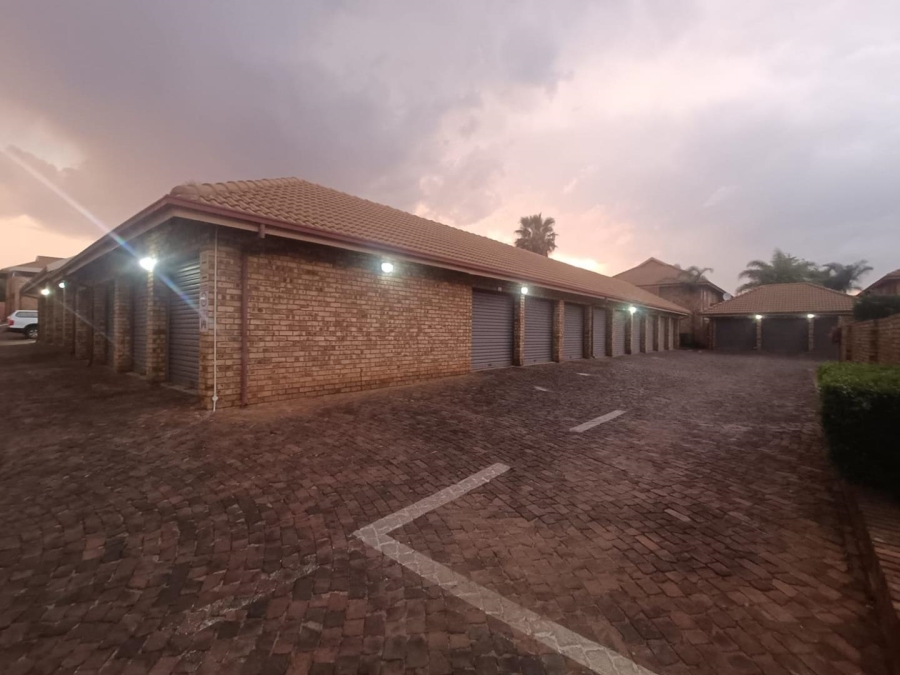 3 Bedroom Property for Sale in Zwartkop Gauteng